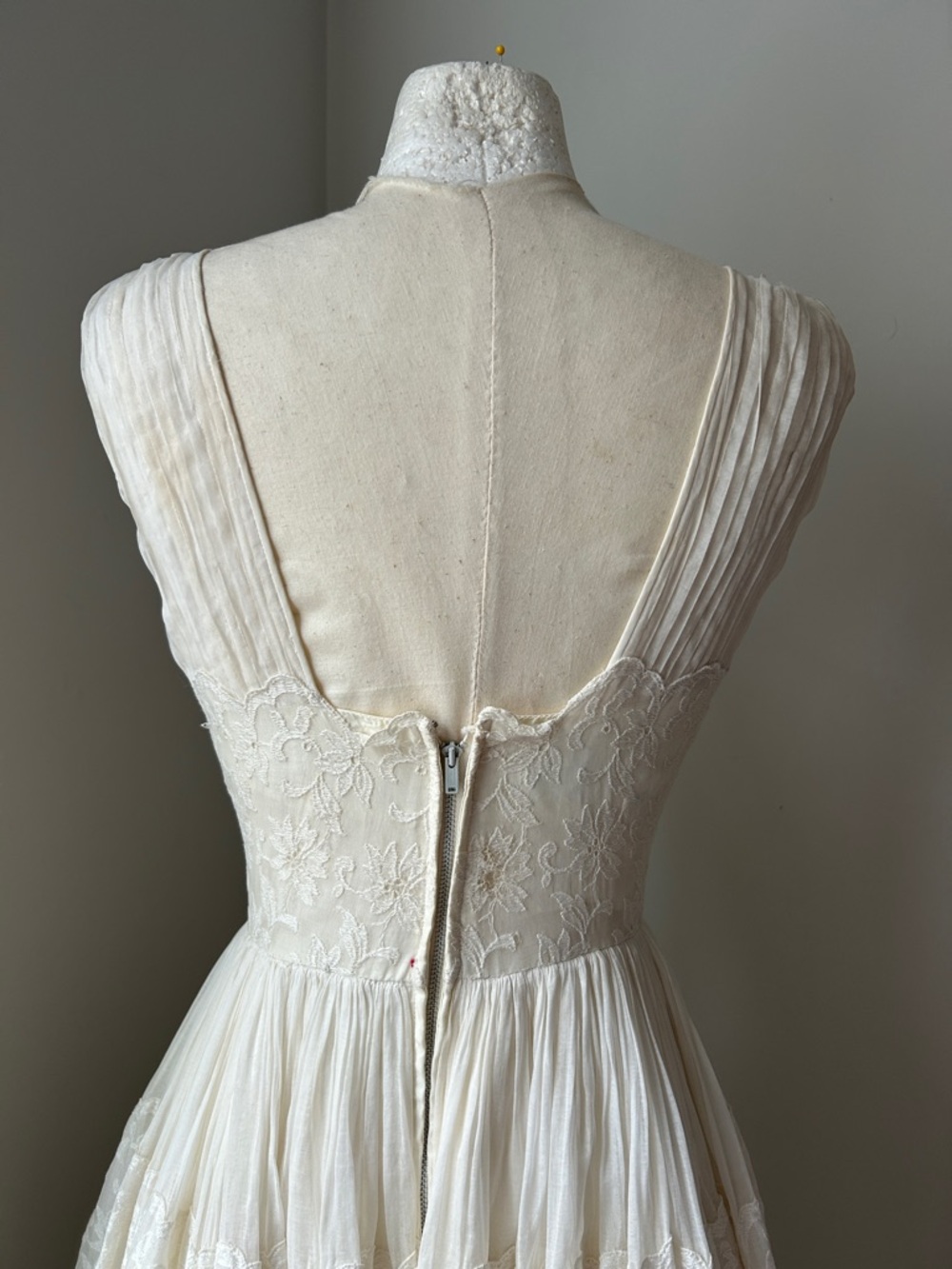 Vintage 1950s Henri Bendel White Lace Dress - Picture 6 of 11